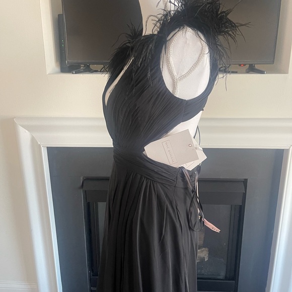 MAC DUGGAL Black Plunge Ostrich Feather Gown - Picture 4 of 8